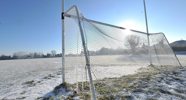 goalposts-snow